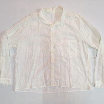 bijela muška košulja