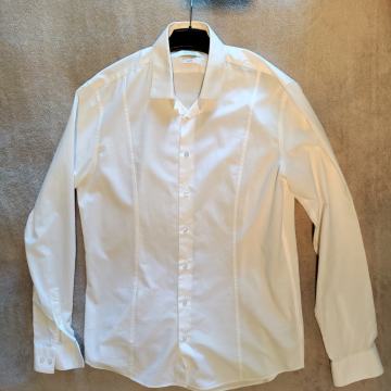 P: Calvin Klein košulju