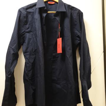 Prodajem HUGO BOSS MUSKU TAMNO PLAVU KOŠULJU  XL