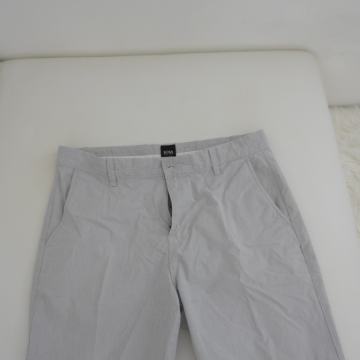 MUSKE KRATKE HLACE BOSS BERMUDE W32 EU48 SVIJETLO SIVA