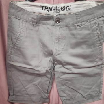 Dvoje kratkih hlača