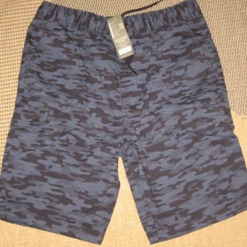 BERMUDE - KRATKE HLAČE VEL.M/ L