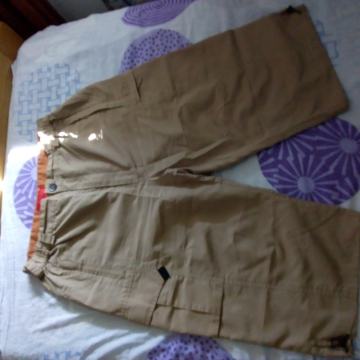 Muške capri bež hlače samo 2eura!!!