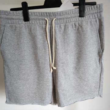 Muške sive kratke hlače H M