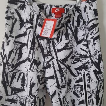 NIKE KRATKE HLAČE NOVO M veličina