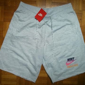 Nike Track & Field original pamucne kratke hlace NOVO