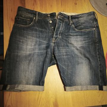 prodajem bermude Tommy Hilfinger