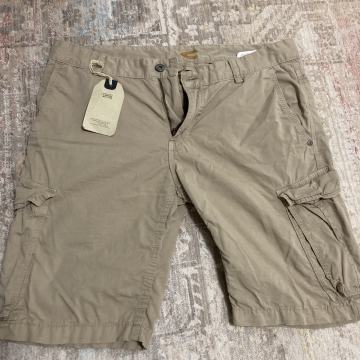 PRODAJEM CAMEL ACTIVE KRATKE HLAČE