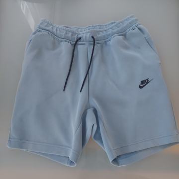 Prodajem muške Nike kratke hlače. Veličina S