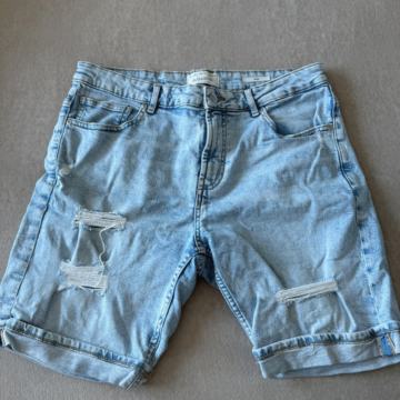 Prodajem Pull&Bear kratke traperice