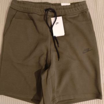 Tech fleece nike kratke hlace XL