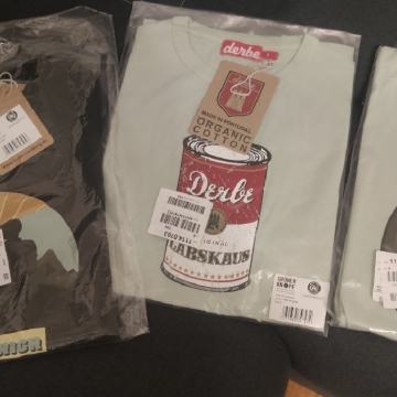 3 Nove muške majice s etiketom na sebi, vel S