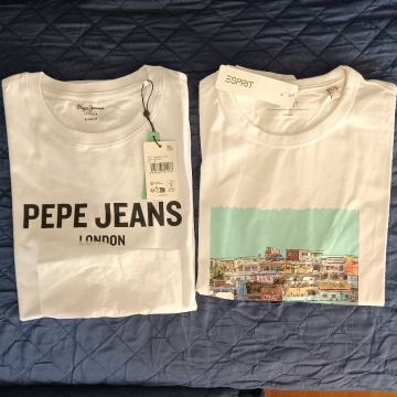 2 Nove muške majice s etiketom