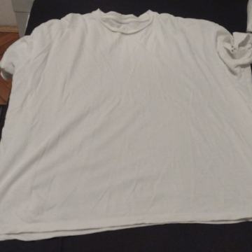 bijela pamučna muška majica s kratkim rukavima rabljena,ali očuvana:-)