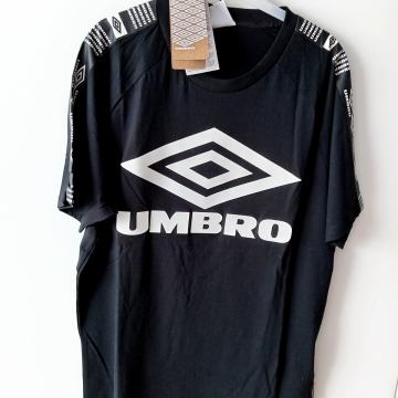 Nova sa etiketom Umbro majica. Veličina M