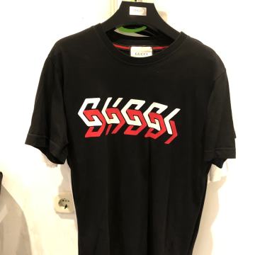 GUCCI MAJICA vel. M - MUŠKA KRATKIH RUKAVA ATRAKTIVNA