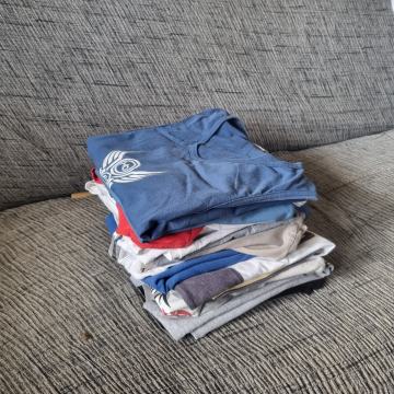 Lot kratkih majica veličine S, M, L, XL