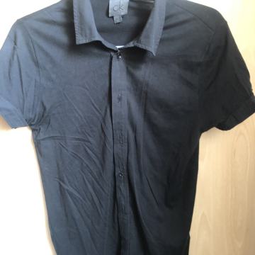 CALVIN KLEIN LJETNA KOŠULJA  VELIČINA S- 44