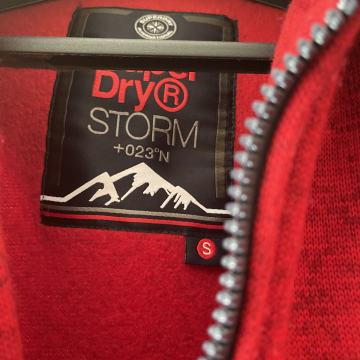 SUPERDRY MOUNTIN MAJICA - JAKNA VEL. S