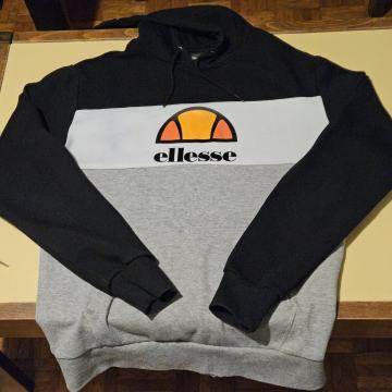 Ellesse duksa/ majica M veličina