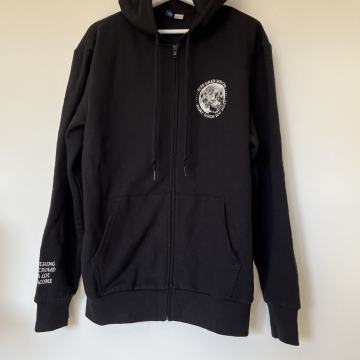 H&M hoodie fora natpisa Play When You Can Hunt..vl.M /TOTALNA ČISTKA