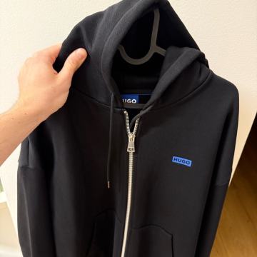 Hugo majica s kapuljačom dugih rukava