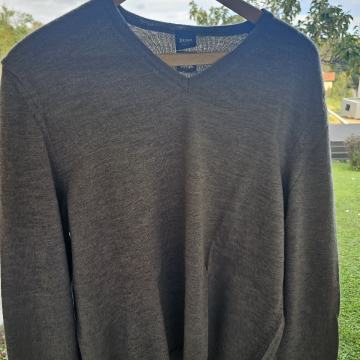 Majica Hugo Boss XXL velicina stanje 10/10