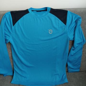 Majica za sport svjetlo plava