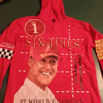 MICHAEL SCHUMACHER MAJICA S KAPULJAČOM DUKS FERRARI