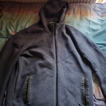 nike tech fleece XL
