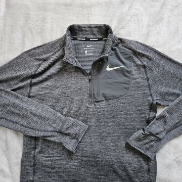 Nike Tech majica za trening