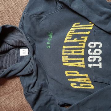 PRODAJEM GAP MAJICU S KAPULJAČOM VEL S