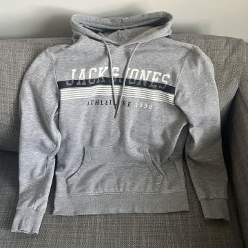 Prodajem majicu s kapuljačom Jack&Jones, vel M