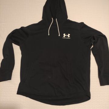 Under Armour duksa