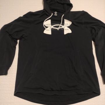 Under Armour dukserica