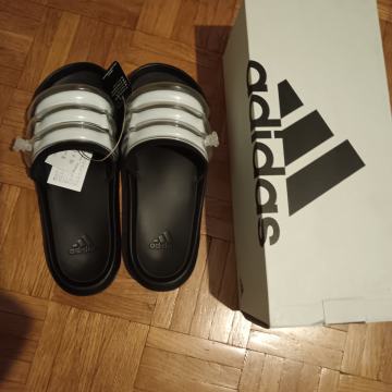 Adidas papuče broj 42