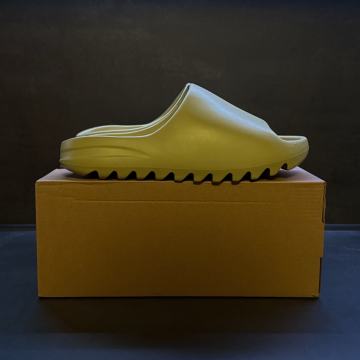 Adidas Yeezy Slide "Resin" [46]