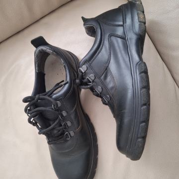 Kozne radne cipele br 43