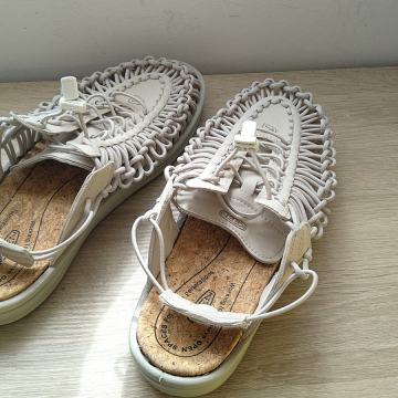 Muške sandale  "KEEN" potpuno nove ,broj 46 prodajem za 85 E.