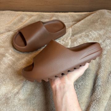 Yeezy Slides Flax 43