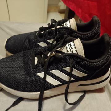 Adidas br.39 i 1/3 kvalitetne udobne tenisice odlične