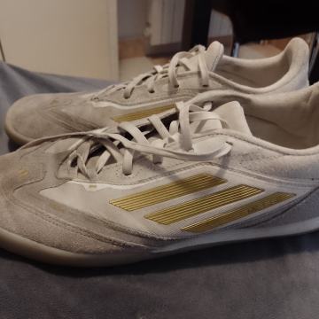 Adidas br.43 i 1/3 kožne kvalitetne udobne tenisice očuvane