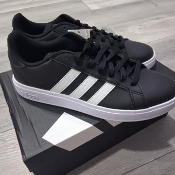 Adidas ground court base 2.0