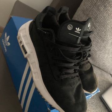 Adidas PrimeBlue broj 43