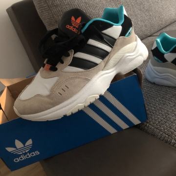 Adidas retropy f90 broj 43