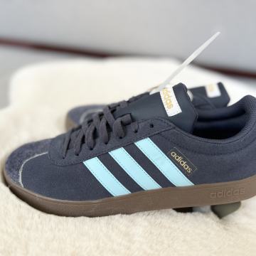 Adidas Tenisice 42 2/3 NOVO ORGINAL