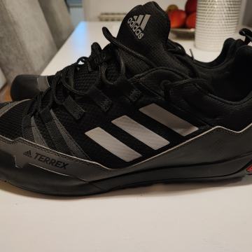 Adidas Terrex swift solo 2 treking patike prodajem.