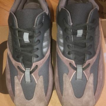 Adidas Yeezy Boost 700