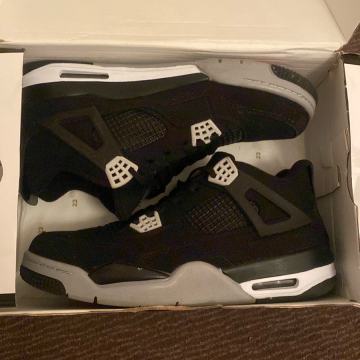 AIR JORDAN 4