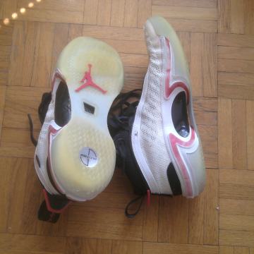 Air Jordan tenisice vel. 41, slanje poštom